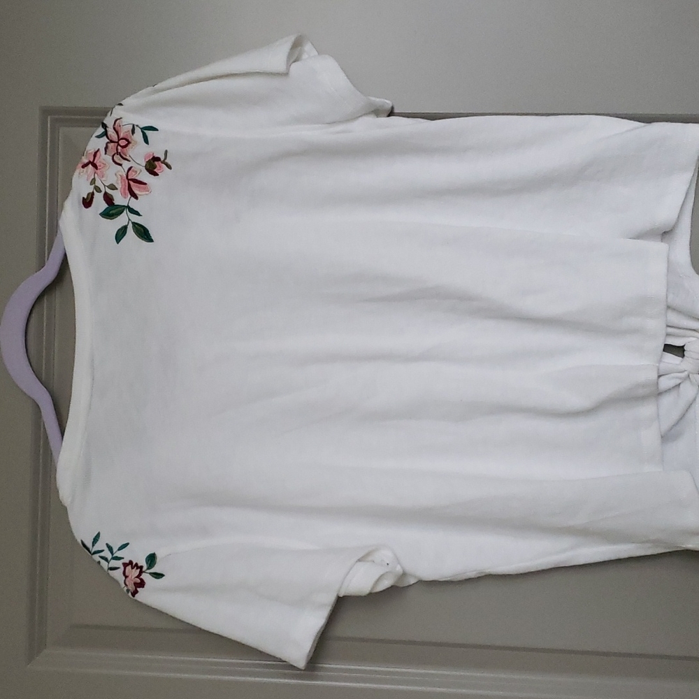 Perfect Spring Embroidered Florals Tie Front Shirt 🌸 - Picture 6 of 8